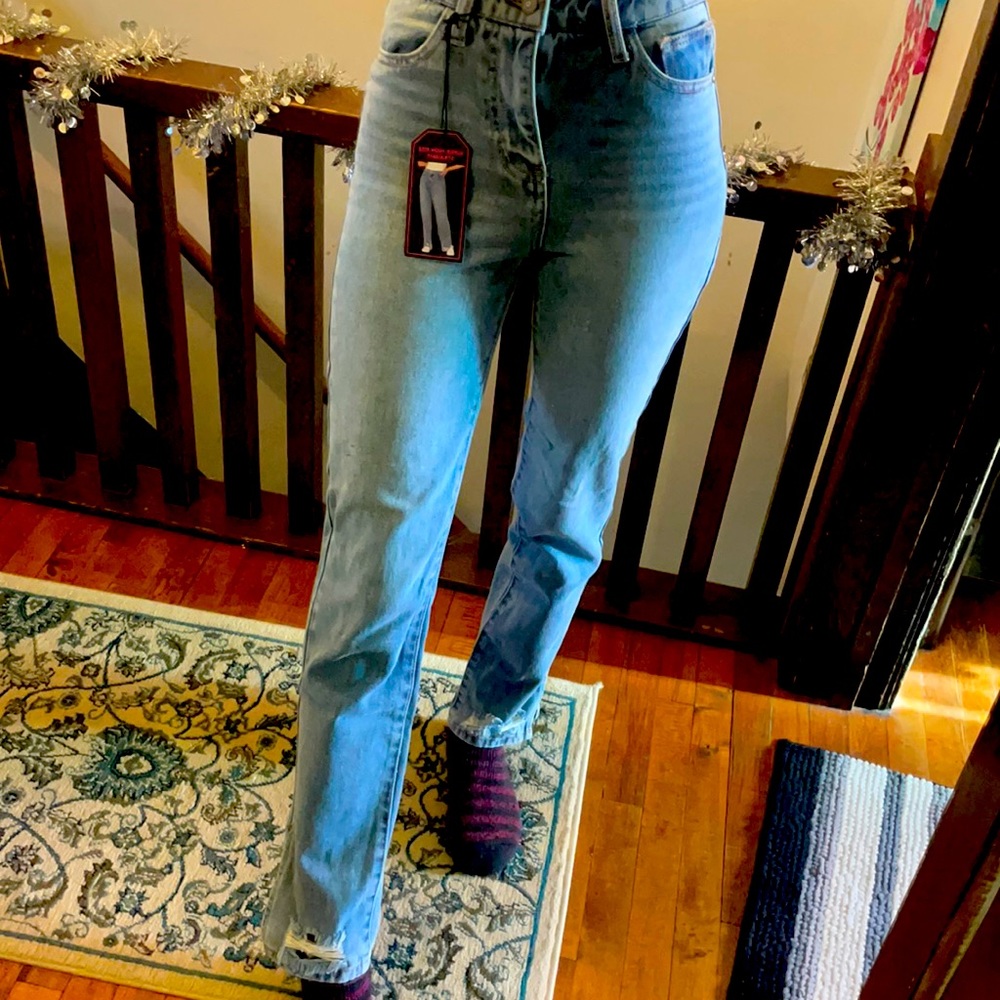 Super cute mom jeans! Brand new
